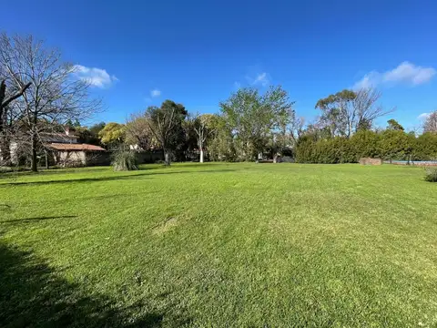 Venta terreno Barrio Los Troncos