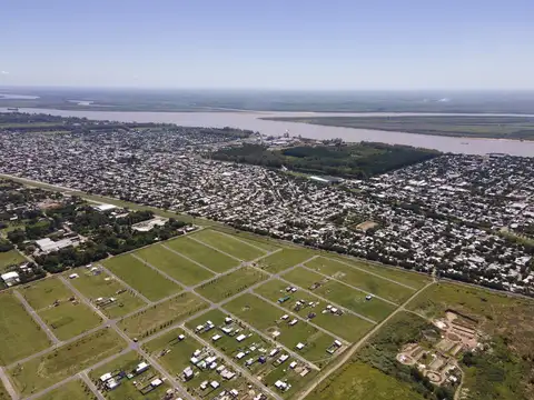 Terreno en barrio abierto consolidado con servicios y escritura