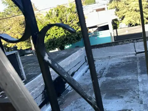 Venta LOCAL con Casa y Jardín en Tigre