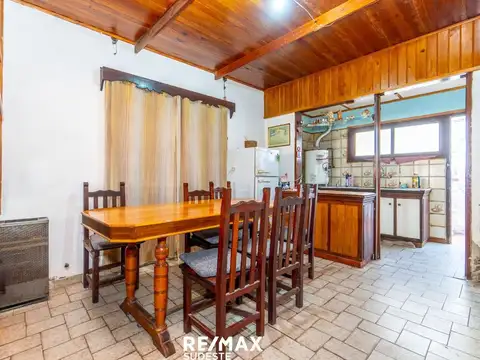 Casa 4 ambientes con 2 baños