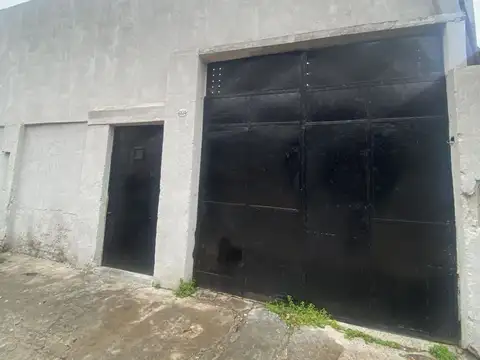 Alquiler amplio galpón en caseros