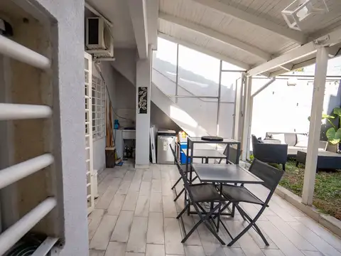 Monseñor de Andrea 900