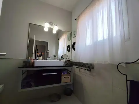Casa en Alquiler con 4 cocheras
