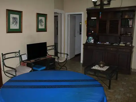 Casa 10 ambientes con 2 baños