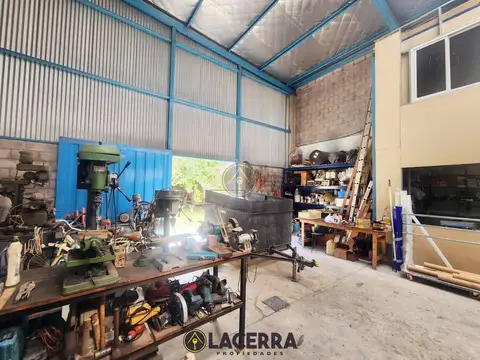 Venta de galpón en Villa Ballester con oficina.