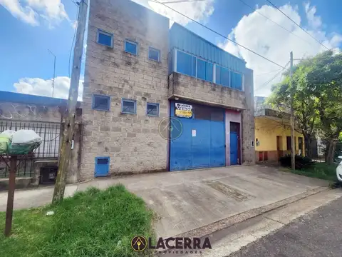 Venta de galpón en Villa Ballester con oficina.