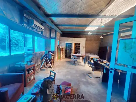 Venta de galpón en Villa Ballester con oficina.