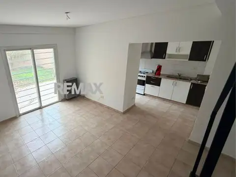 Depto Tipo Casa en Alquiler de 3 ambientes