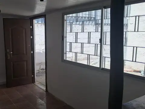 Casa 2 ambientes con 1 baño