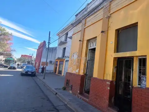Casa 5 ambientes con 1 baño