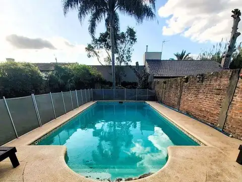 EXCELENTE CASA en Adrogue.  Posible PERMUTA.