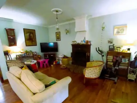 Casa 6 ambientes con 2 baños