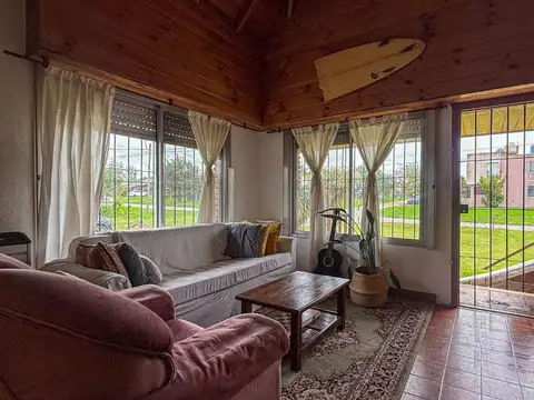 Casa en Venta con 3 cocheras