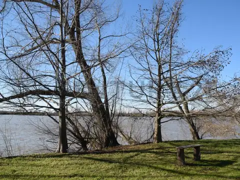 Venta de lote a la laguna en Chacras del Paraná Club de Camp
