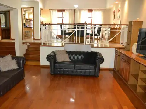 VENTA CASA 773 Mtrs.de lote.Pileta.Z. residencial
