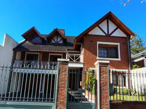 VENTA CASA 773 Mtrs.de lote.Pileta.Z. residencial