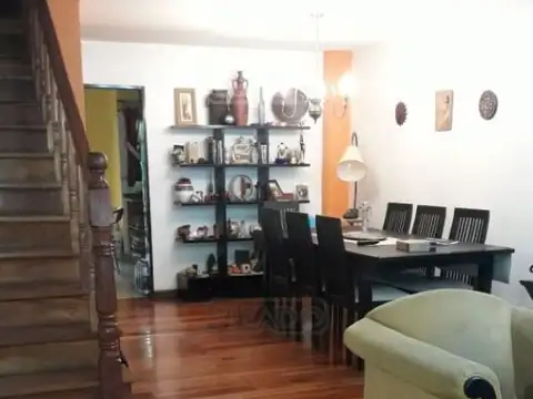 Casa 5 ambientes con 3 baños