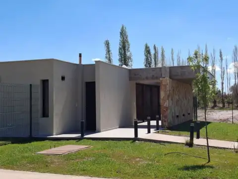 Casa en Venta en Russell, USD 175.000