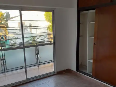 Retasado-Dpto tipo PH 3 amb S/expensas 1er piso