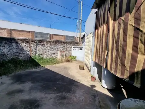 CASA 4 AMB LOTE PROPIO 2 COCHERAS A REFACCIONAR