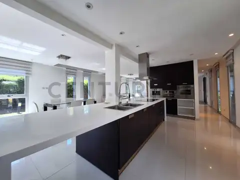 CASA EN ALQUILER AMOBLADA COUNTRY LAS ACACIAS HUDSON BERAZATEGUI 4 DORMITORIOS LOTE 960 M2 CONTRATO