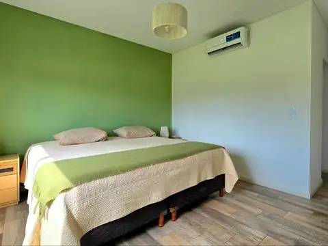 Casa en Alquiler con 1 cochera