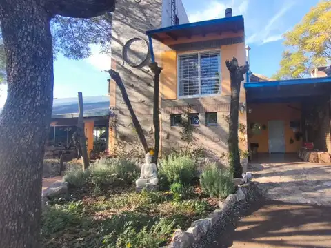 Casa en Venta con 3 cocheras