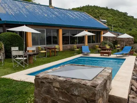 Casa 8 ambientes con 5 baños