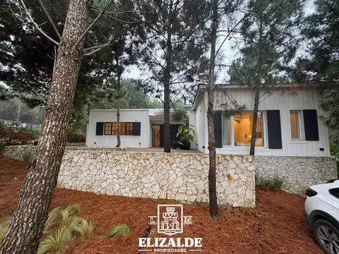 Maritimo 3 - Costa Esmeralda - Casa con galeria, parrilla, pileta - Venta