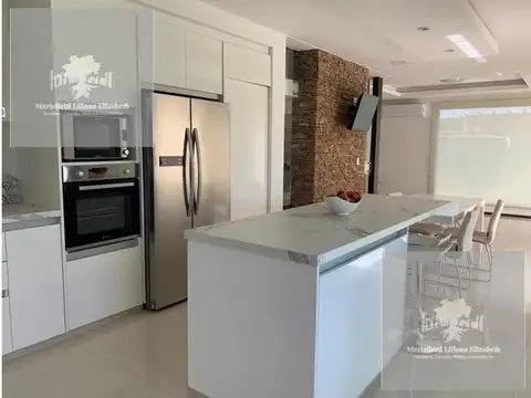 Casa 5 ambientes con 4 baños