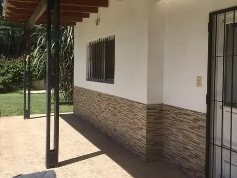 Casa 4 ambientes con 2 baños