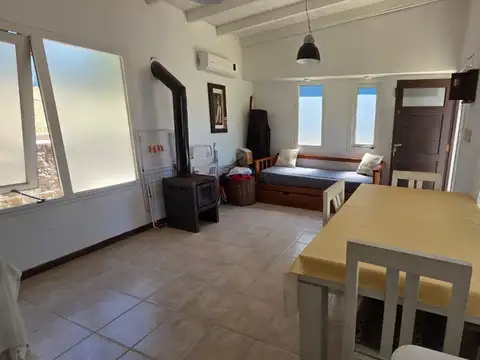 Casa 2 ambientes con 1 baño