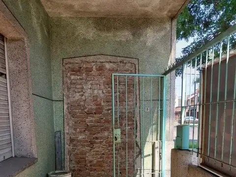 LOTE C/CASA 4 AMB. - PATIO (A REFACCIONAR)