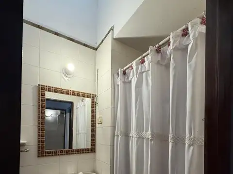 CASA EN BARRIO URCA 3 DORM CON ASADOR Y PILETA