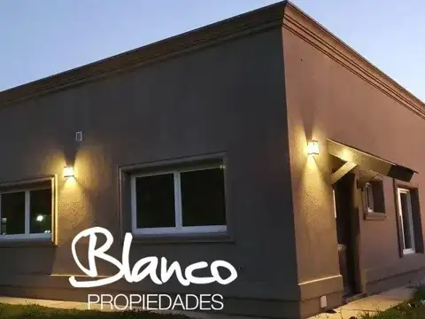 Casa 4 ambientes con 3 baños