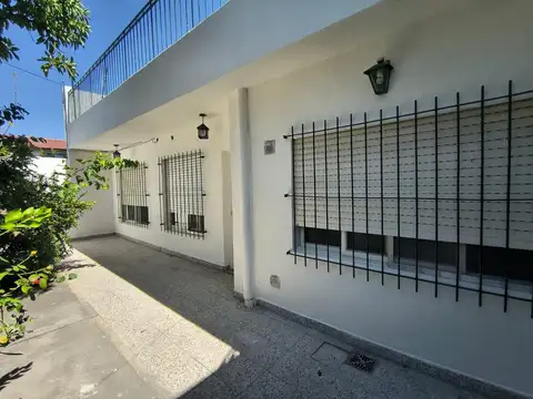 Alquiler departamento tipo casa de 2 ambientes en Don Bosco