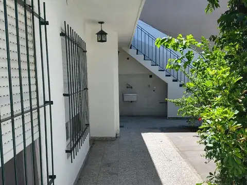 Depto Tipo Casa en Alquiler de 1 dormitorio