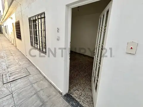 Casa 2 ambientes con 1 baño