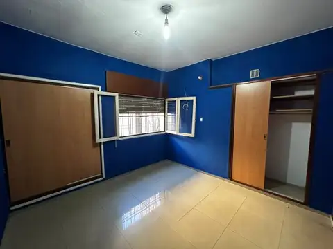 Casa en Alquiler con 3 cocheras
