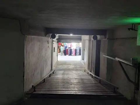 Venta de Cochera  en Colonia & Daniel Fernandez 100