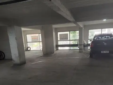 Venta de Cochera  en Colonia & Daniel Fernandez 100