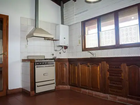 CASA DE 3 DORMITORIOS EN ALQUILER