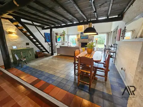 Casa en Venta con 2 cocheras