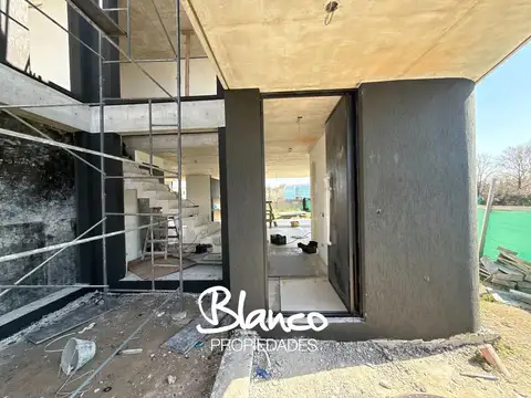 Casa 5 ambientes con 4 baños