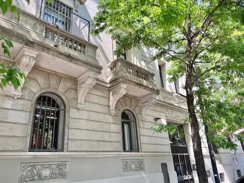 Departamento 3 amb. en venta con cochera y patio en complejo con amenities, Belgrano.