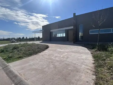 Casa en Venta en Countries y Barrios Cerrados en Pilar, USD 200.000