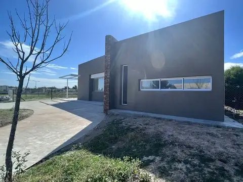 Casa 4 ambientes con 2 baños