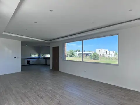 VENTA casa 4 ambientes a estrenar San Sebastian