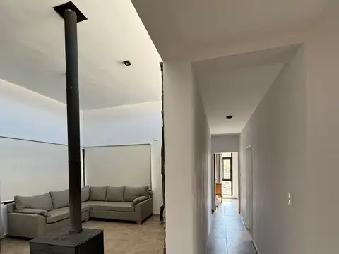 Casa 4 ambientes con 2 baños