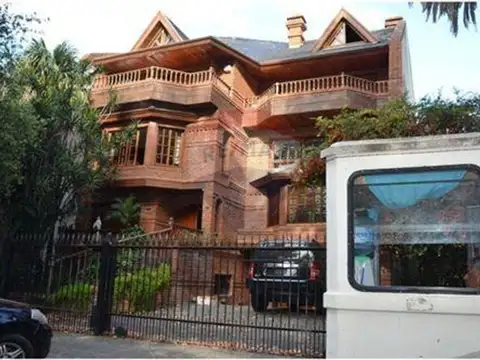 Casa 11 ambientes con 6 baños